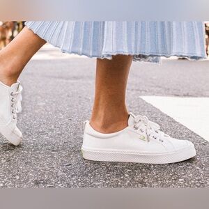 Cariuma OCA Low Sneakers Unisex - Womens 8 Mens 6.5 - White Preppy